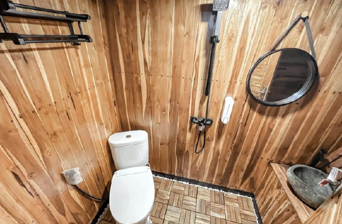 STANDARD Room Toilet